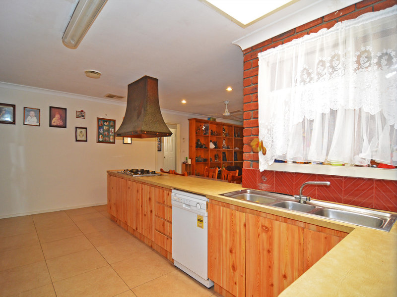 2 Davie Cres, Hoppers Crossing, VIC, 3029, Hoppers Crossing - Thumbnail 3