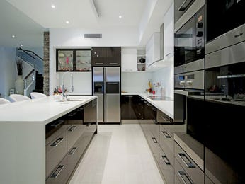 Modern Kitchen Design Ideas on Modern U Shaped Kitchen Design Using Stainless Steel   Kitchen Photo