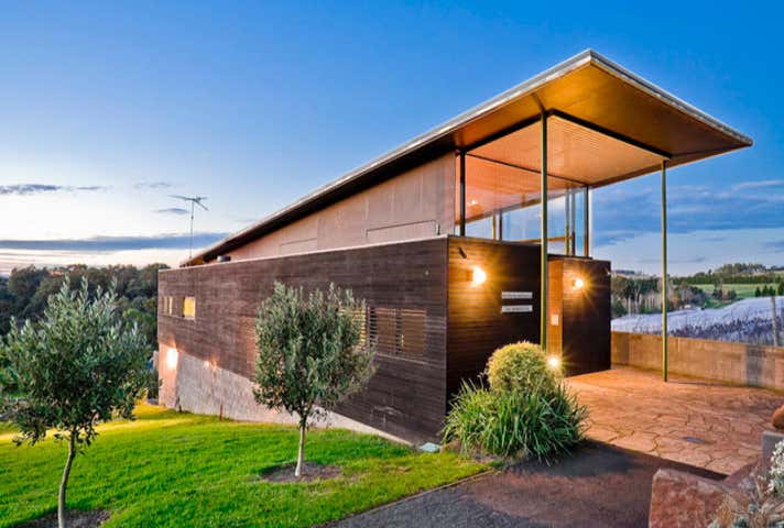 Sold Hotel Leisure In Eltham Vic 3095 Evelyn County Estate 55 Eltham Yarra Glen Road Kangaroo Ground Vic 3097