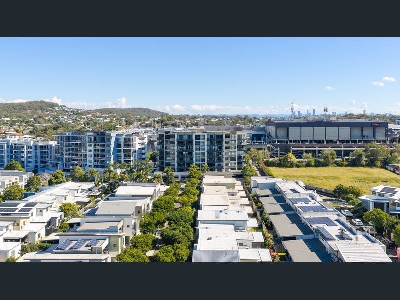 1203/16 Surbiton Court, Carindale