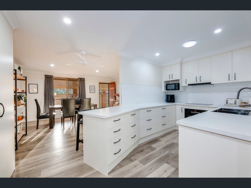 19 Hilltop Parade, Avoca