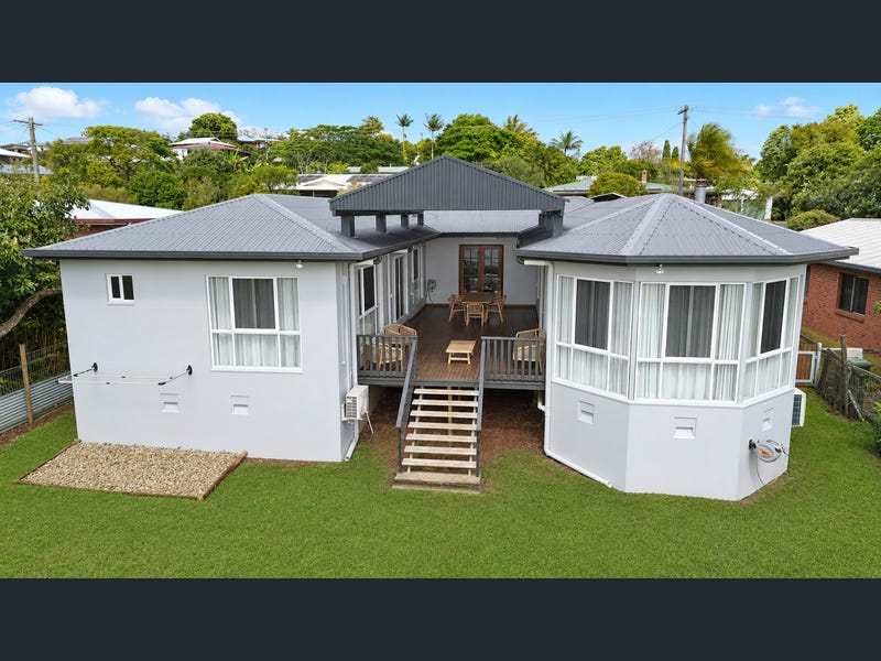24 Crouch Avenue, Atherton