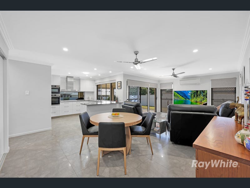 233 Barolin Esplanade, Coral Cove