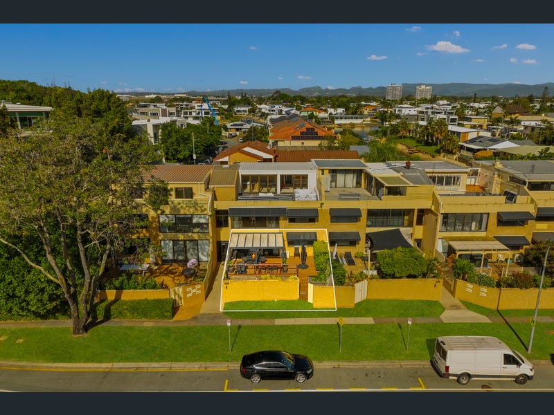 2/2 T E Peters Drive, Broadbeach Waters