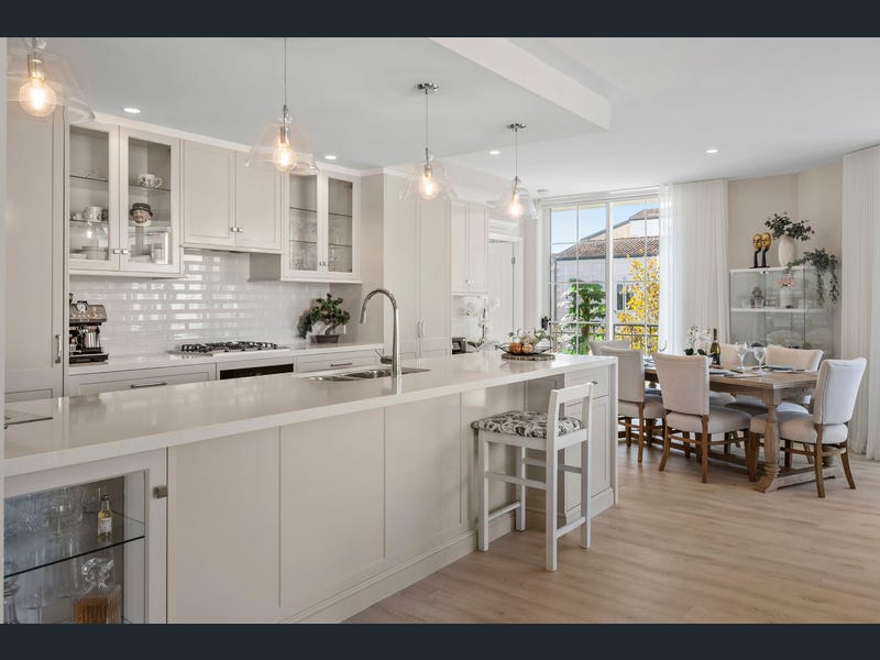2037/3029 The Boulevard, Carrara