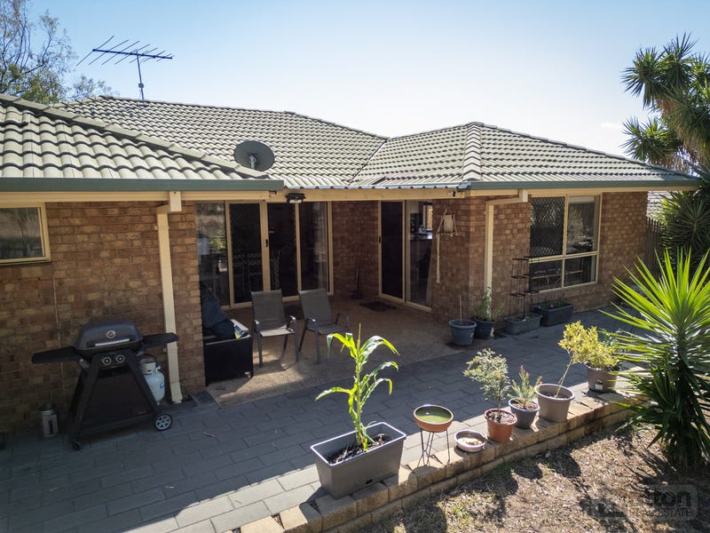 27 Davis Crescent, Gatton