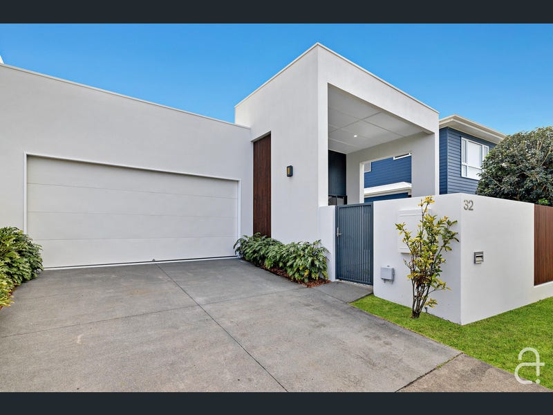 32 Tailslide Crescent, Bokarina