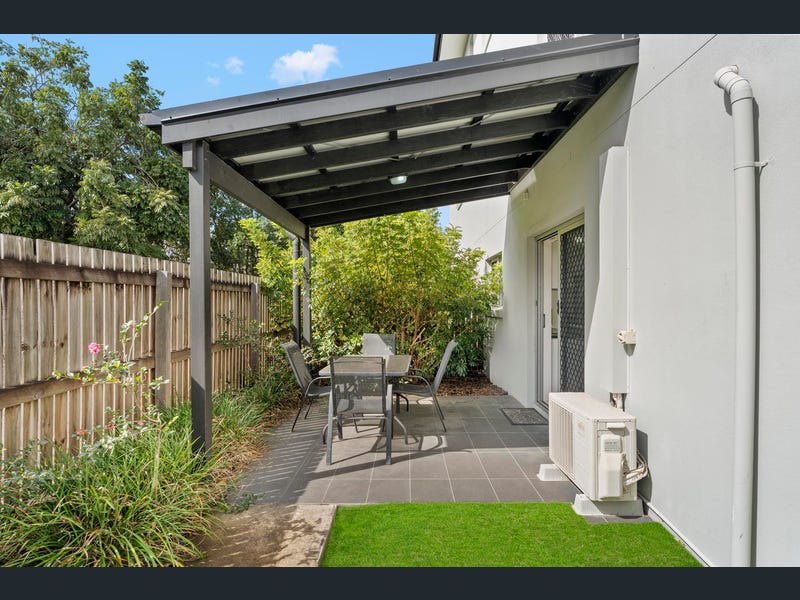 2/39 Nieppe Street, Kedron