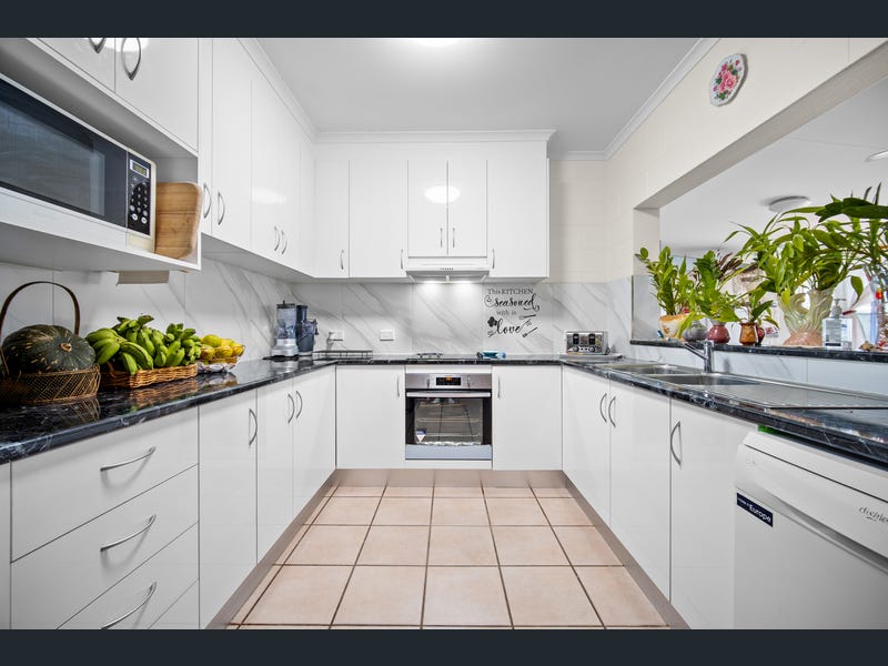 10 Bathurst Drive, Bentley Park