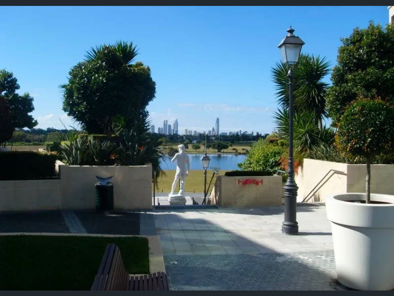 UNIT 4012/3027 The Boulevard, Carrara
