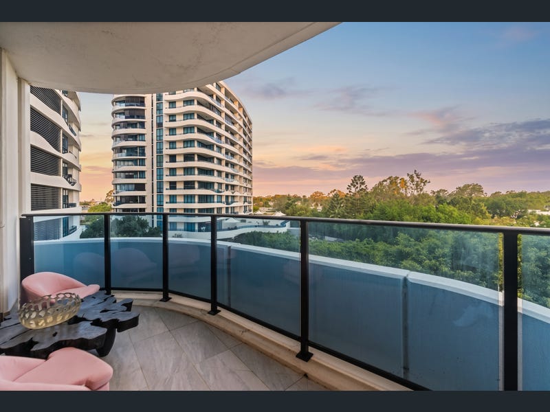 3306/5 Harbour Side Court, Biggera Waters
