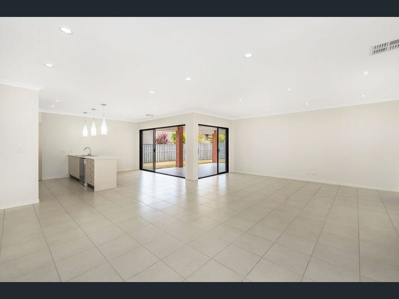 4 Bimberi Row, Pacific Pines