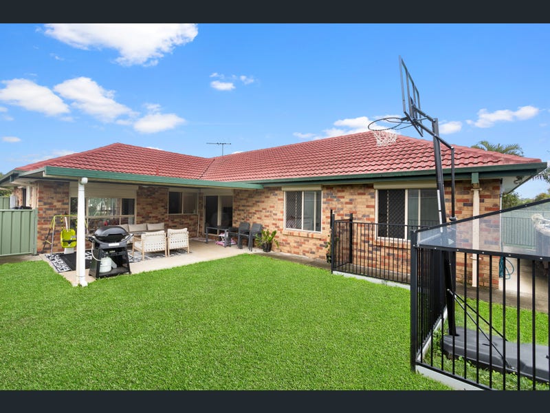 19 Blue Mountain Crescent, Warner