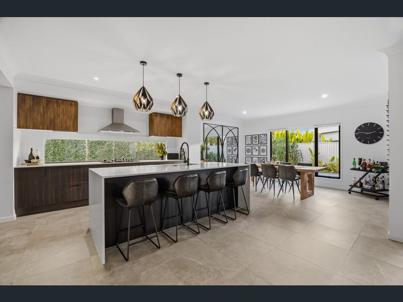 9 Shoalwater Circuit, Pelican Waters