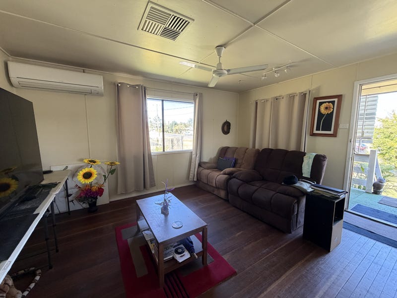 54 Davey St, Moura
