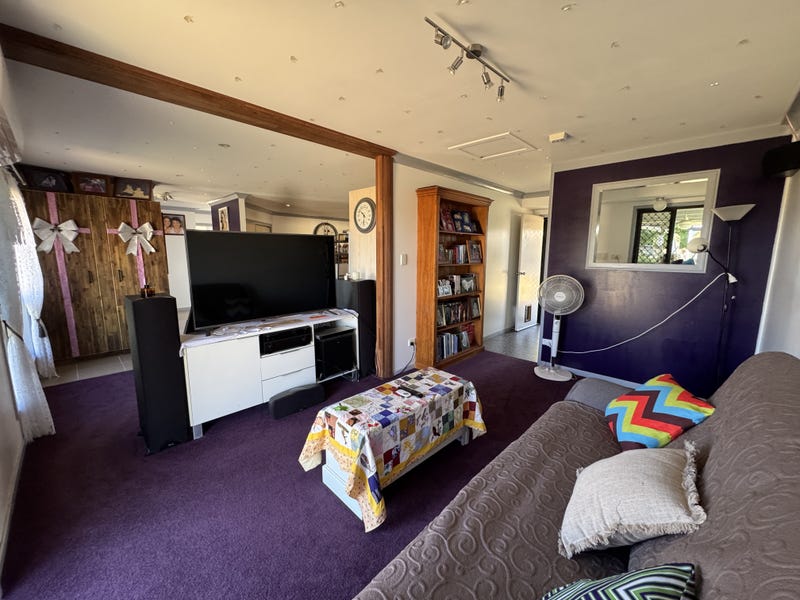 44 Bramston Street, Banana