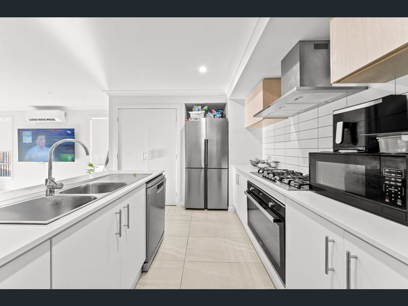 8 Chervil Drive, Greenbank