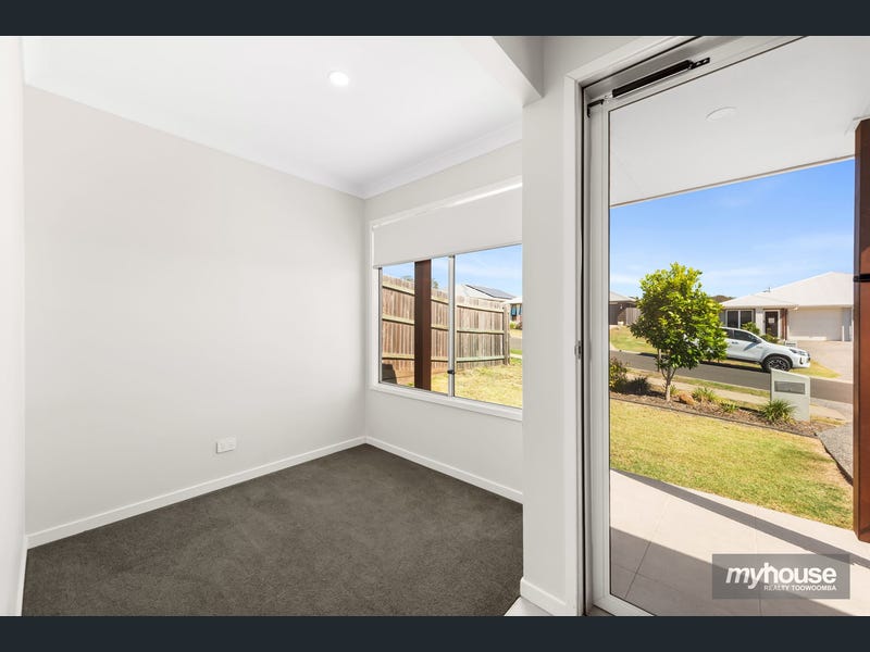 2/14 Wolff Street, Cotswold Hills