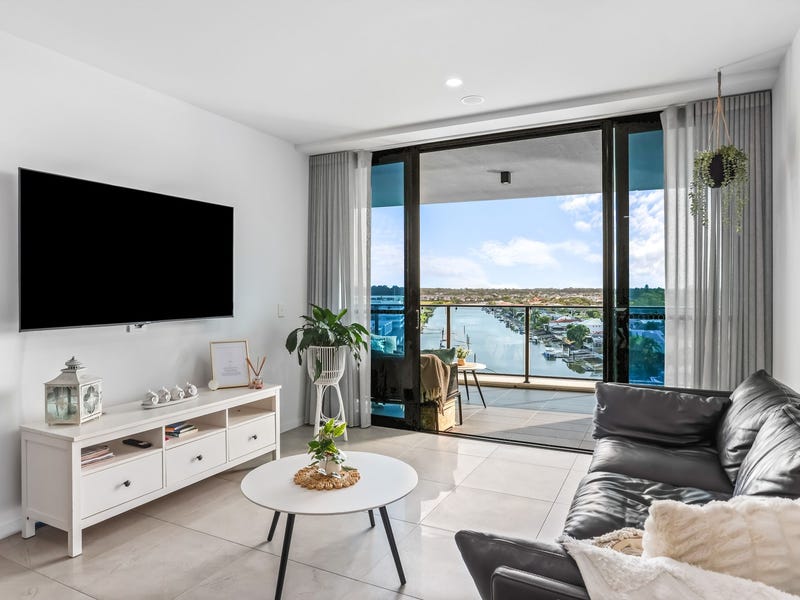 5702/5 Harbour Side Court, Biggera Waters