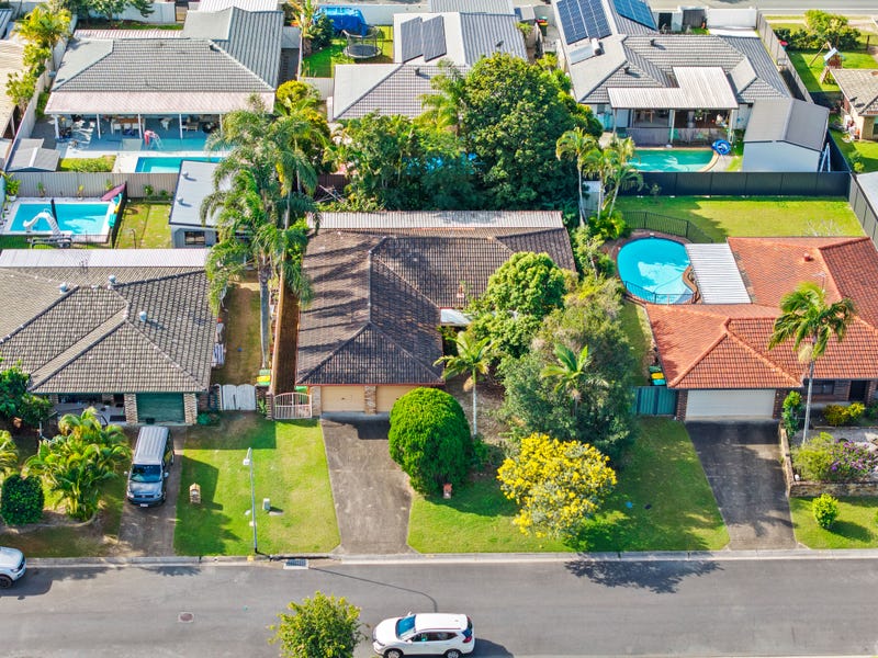 6 Timana Avenue, Mermaid Waters