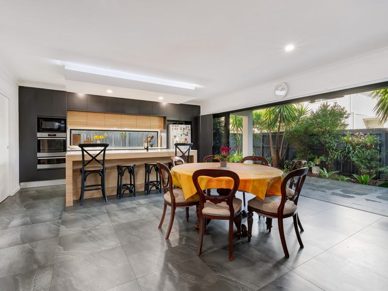 11 Prime Parade, Birtinya