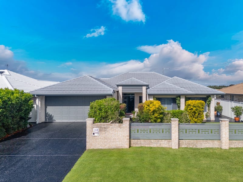 34 Pembroke Avenue, Pelican Waters