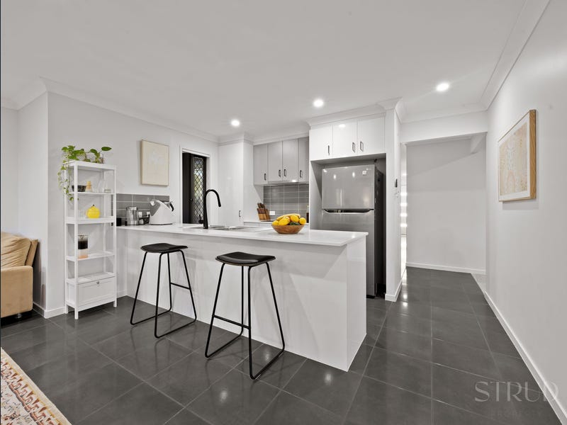 10 Miriam Street, Karalee