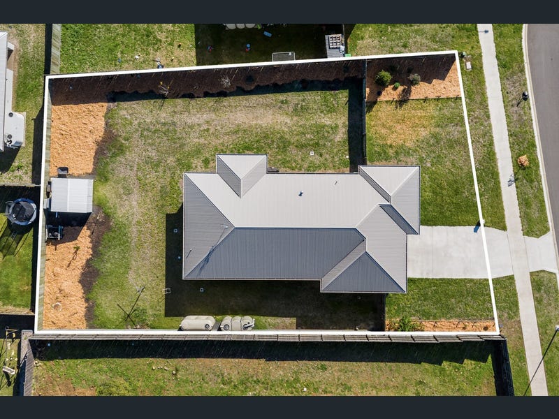 8 Bradley Street, Meringandan West