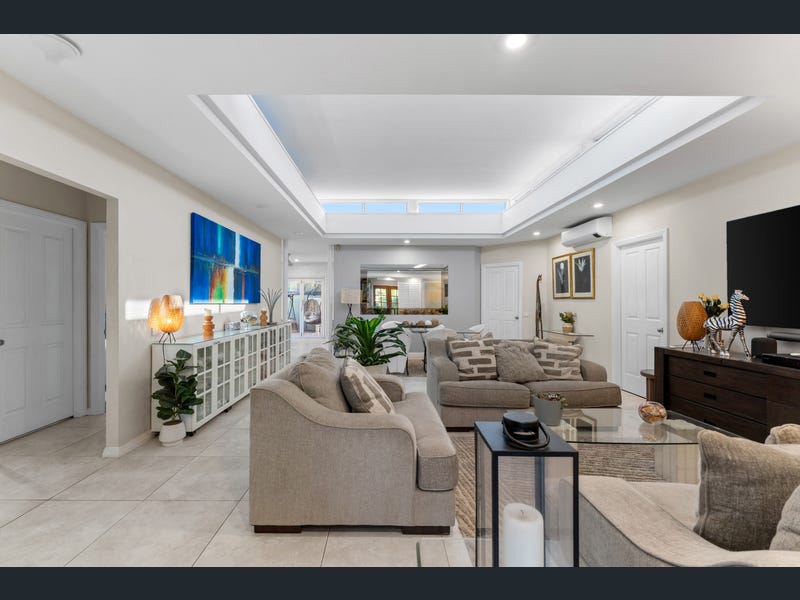 129 Santa Cruz Boulevard, Clear Island Waters