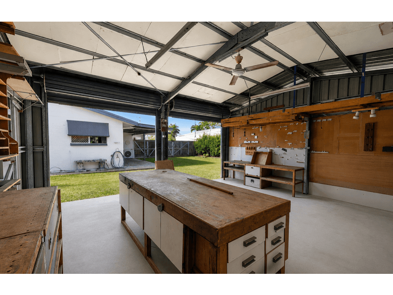 11 Amanda Avenue, Rasmussen