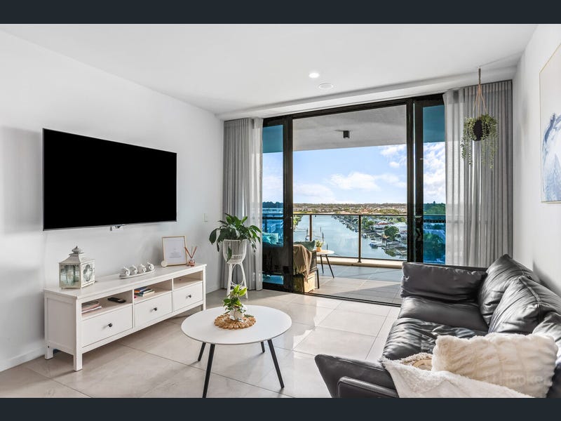 5702/5 Harbour Side Court, Biggera Waters