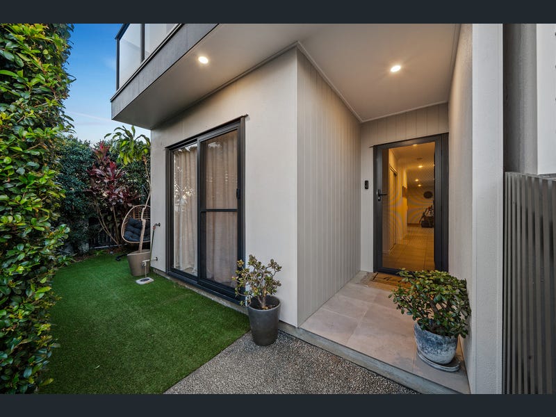 77 Adrian Circuit, Nirimba