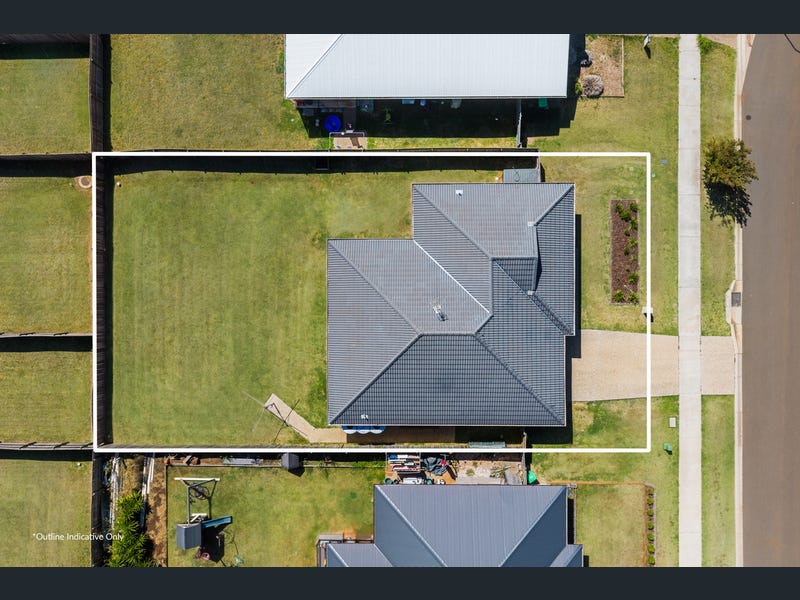 18 Myrtleford Crescent, Cambooya