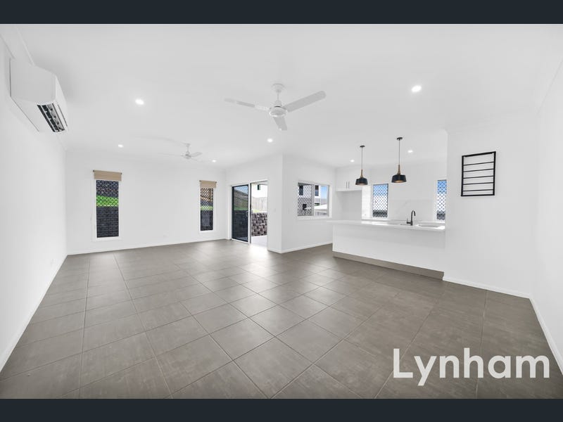 4 Blue Coolabah Close, Douglas