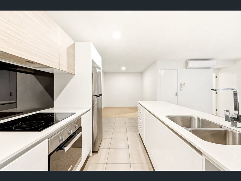 2201/1-7 Waterford Court, Bundall