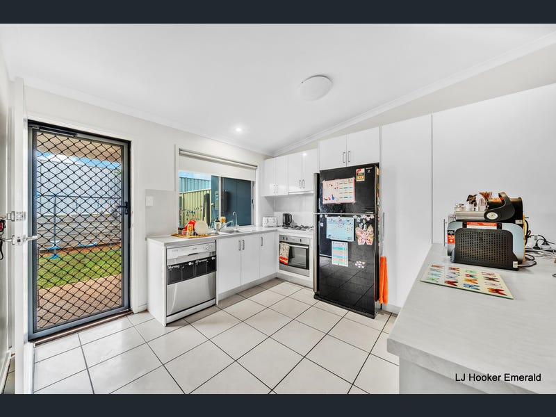 4/8 Hillcrest Street, Emerald