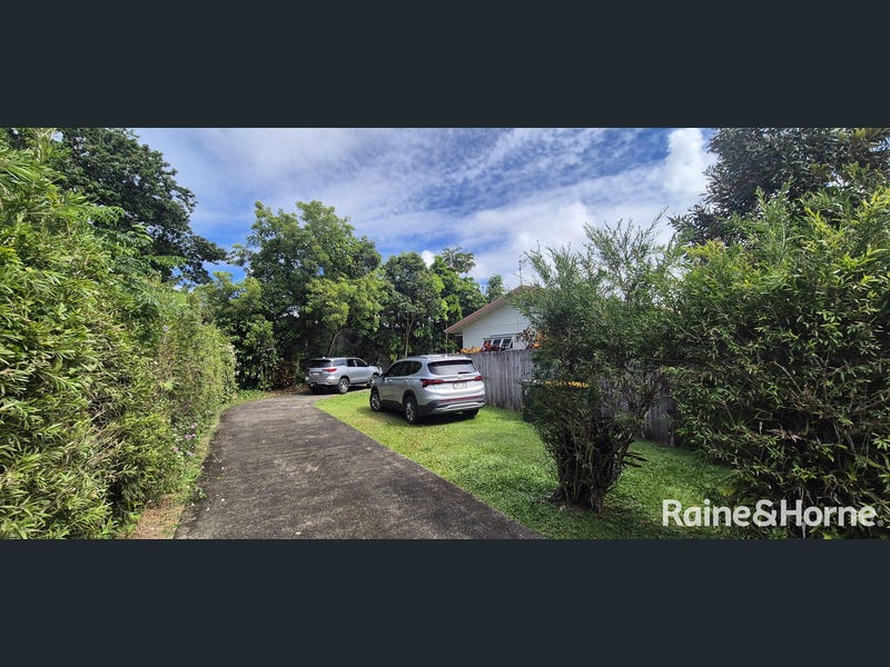 1 + 2/26 Thooleer Close (WHOLE DUPLEX), Cooya Beach