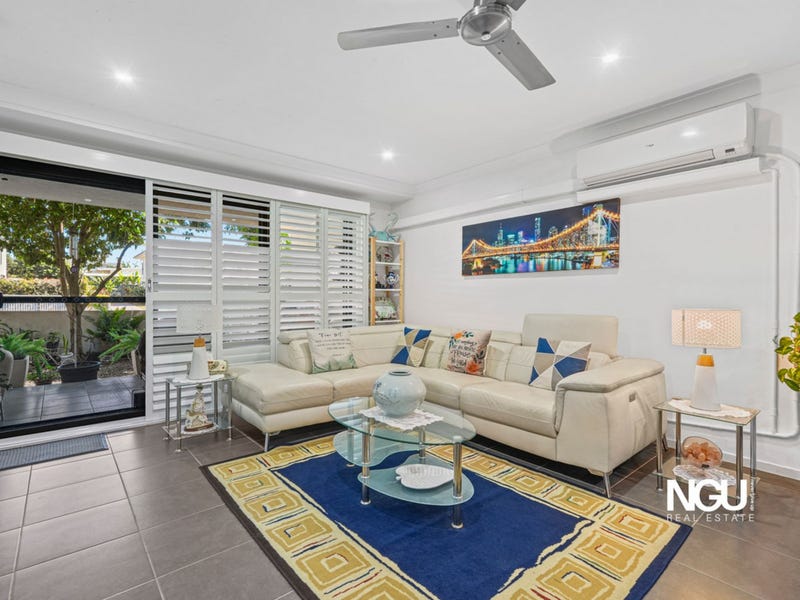 2/17 Marian Street, Booval