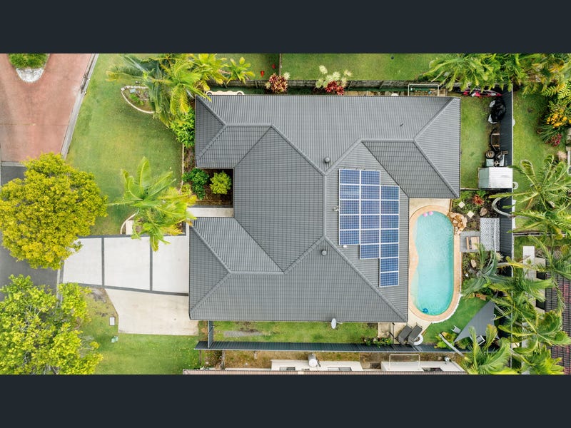 15 Pembroke Crescent, Sippy Downs