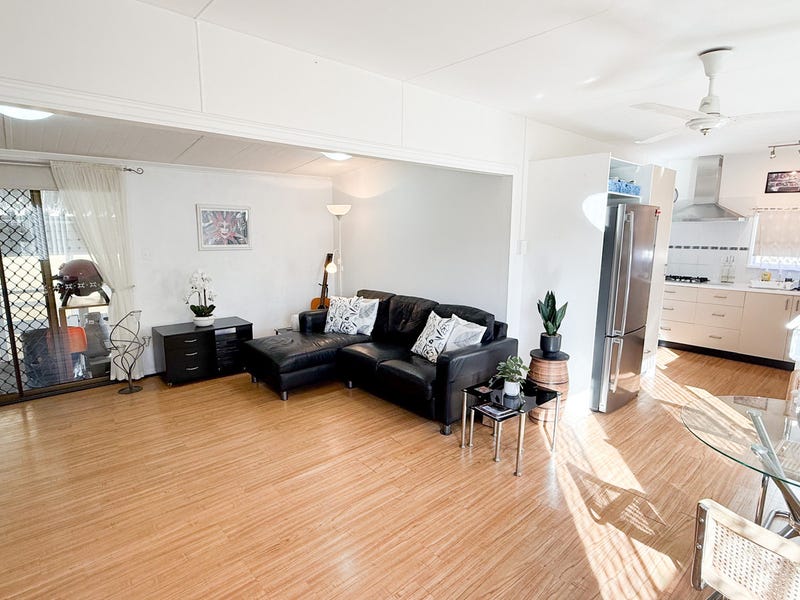 90A/570 Pine Ridge Road, Coombabah