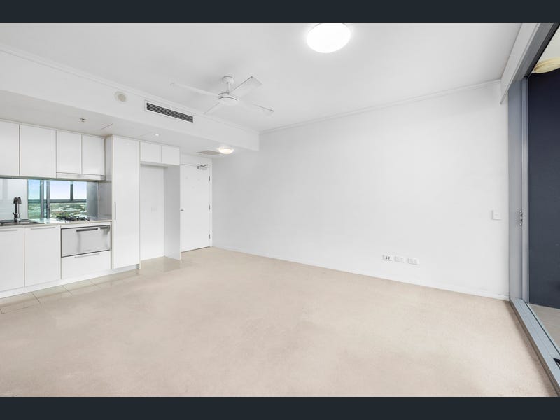 11103/8 Harbour Road, Hamilton
