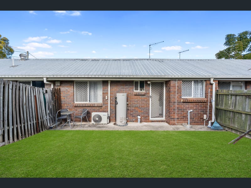 2/11 Monash Road, Loganlea