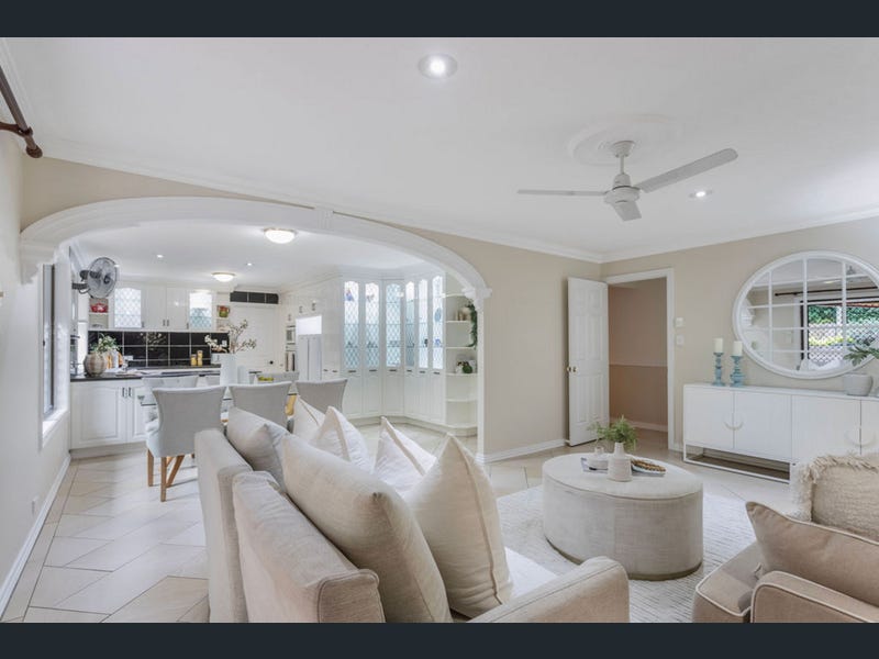 8 Omeo Grove, Karana Downs