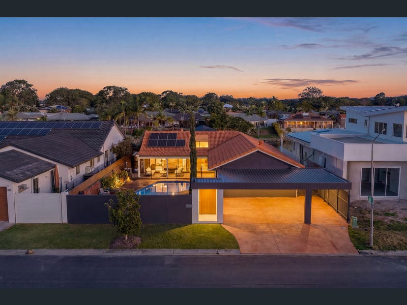 18 McIlwain Drive, Mermaid Waters