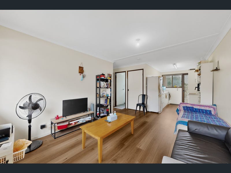 4/10 North Road, Woodridge