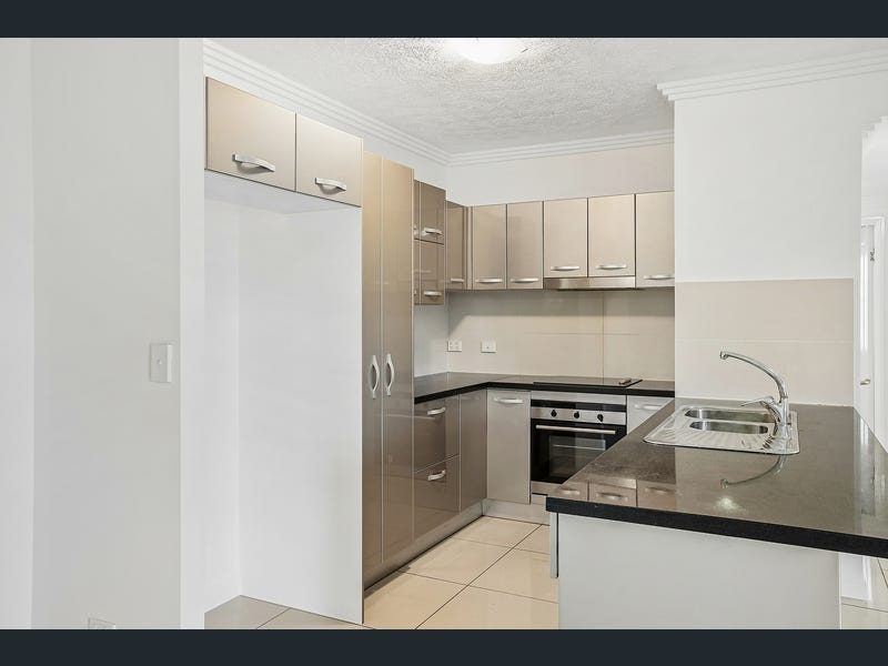 24/319 Angus Smith Drive, Douglas