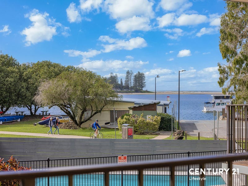 Unit 2 'Kabi' 13 Landsborough Parade, Golden Beach