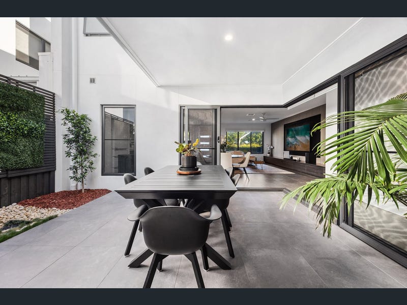 8 Harmony Boulevard, Palmview
