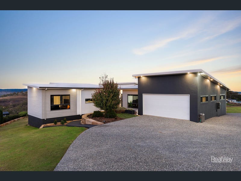 8 Summit Drive, Mount Rascal