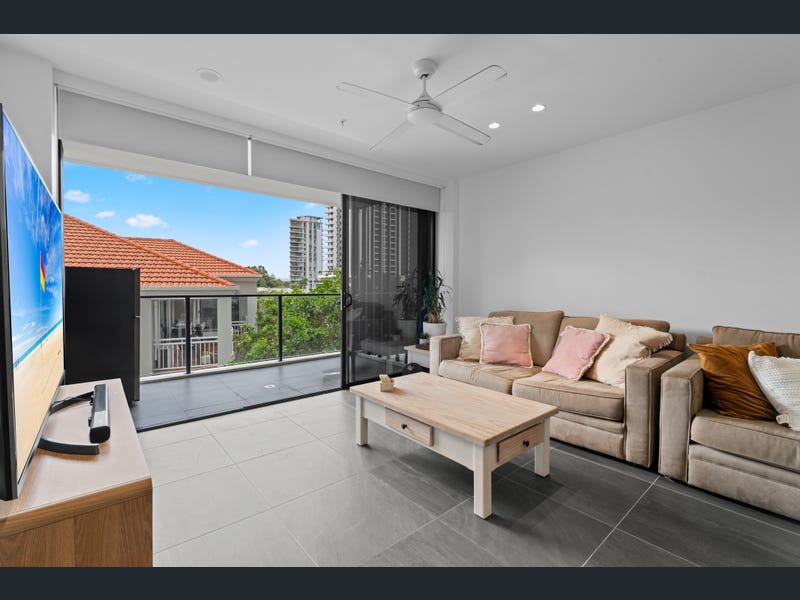 202/28 Dalpura Street, Chevron Island